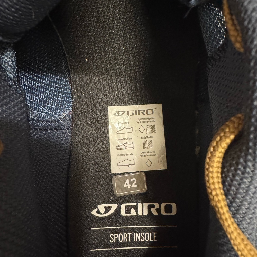Giro Men's Biking Shoes by Vibram NWOT in Navy and Tan size US 9 - Picture 5 of 8
